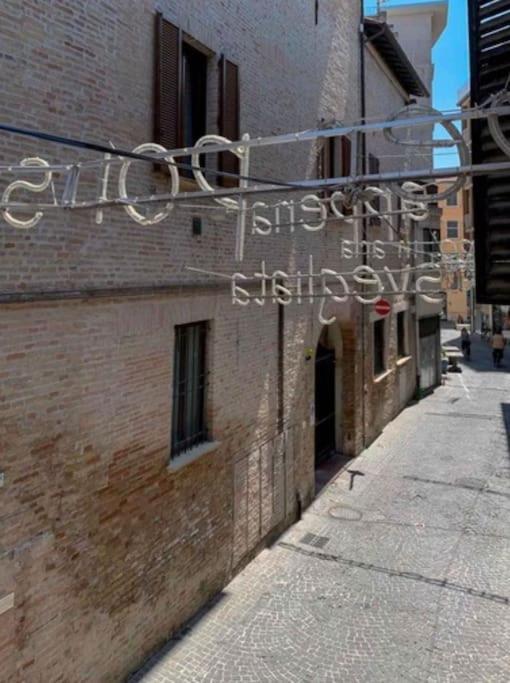 Appartamento Centro Storico Nuovo E Ristrutturato بيزارو المظهر الخارجي الصورة
